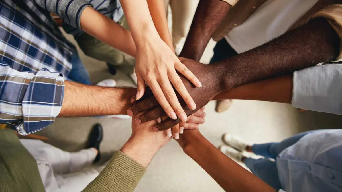 pessoas diversas em união