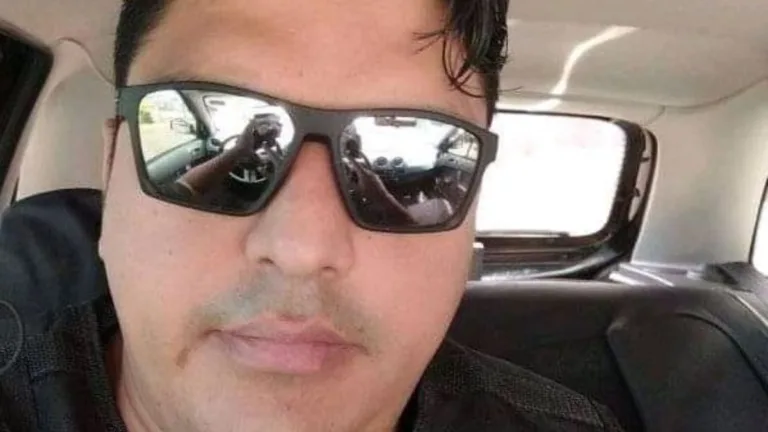 O vigilante deixa a esposa e a filha