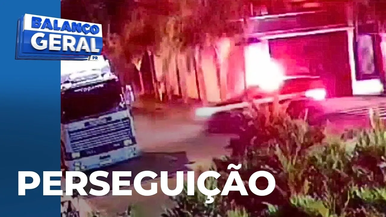 Perseguição termina com a PRF localizando quase 300 kg de drogas em carro abandonado