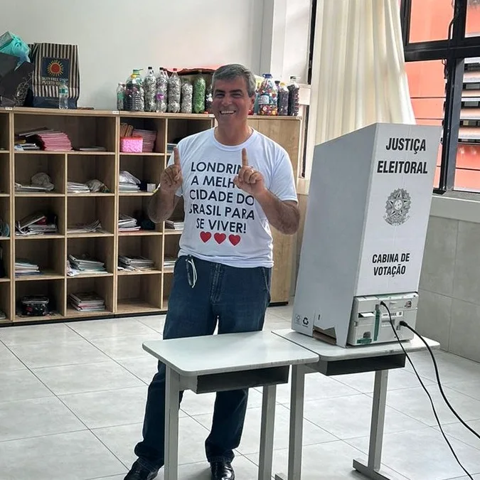 Marcelo Belinati vota logo no início da manhã, em Londrina