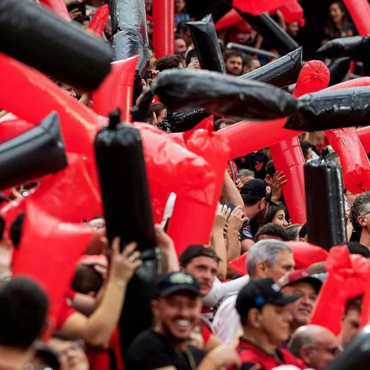 Torcida do Athletico esgota ingressos para jogo contra o Fluminense