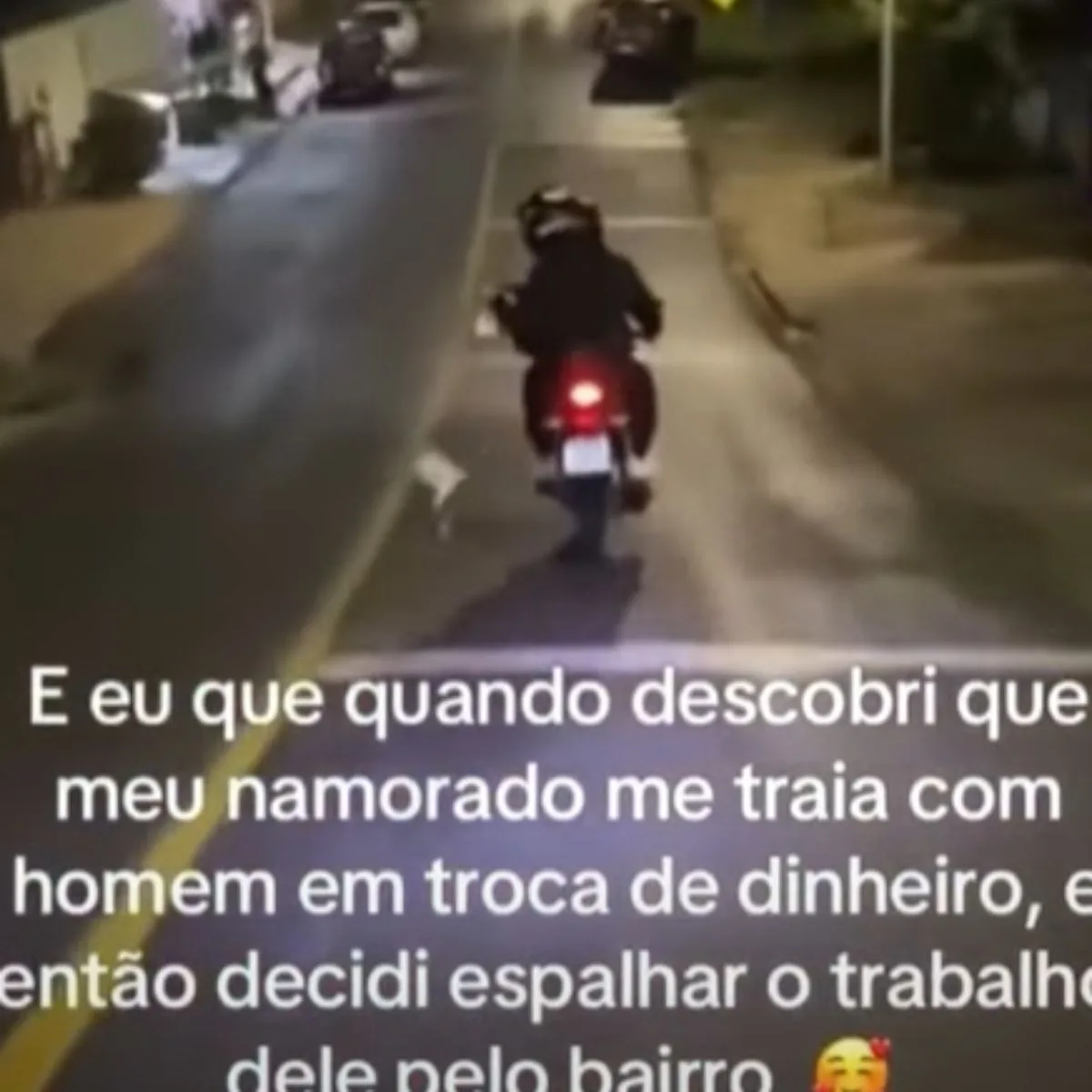 Após suposta traição, mulher espalha panfletos dizendo que namorado faz programa