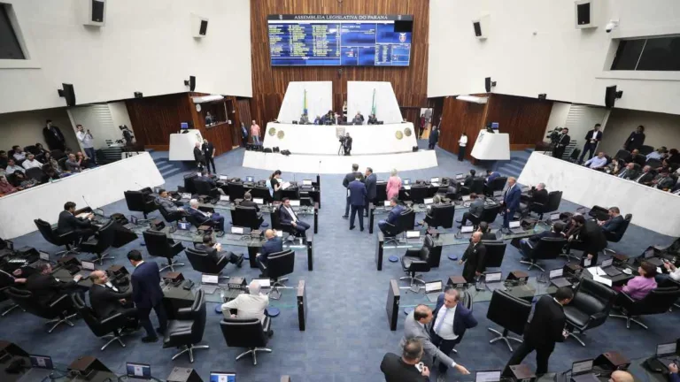 Criação de quase 300 cargos ao custo de R$ 32 milhões no Paraná