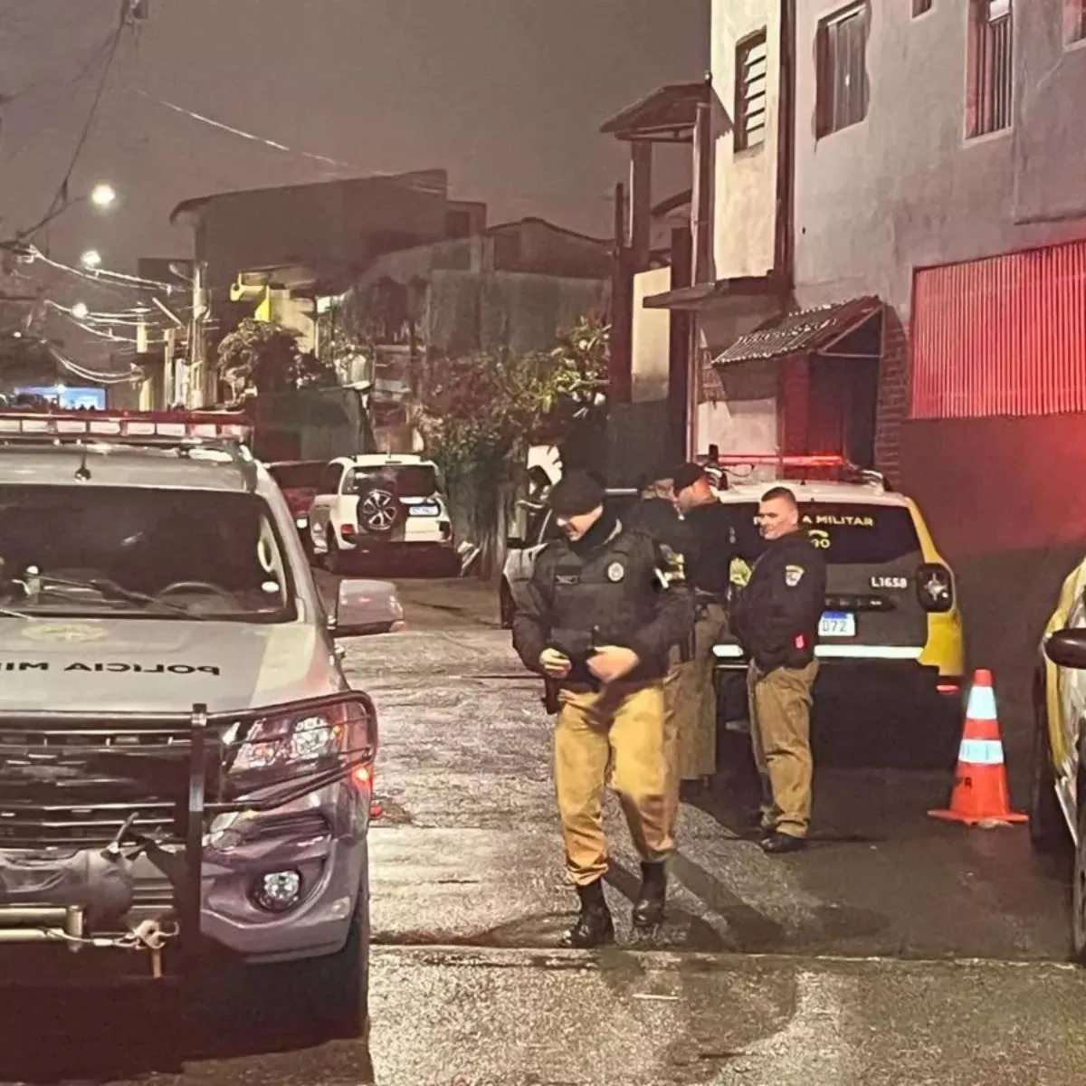 O Balanço Geral desta quinta-feira (31) mostra que a Divisão de Homicídios e Proteção à Pessoa (DHPP) da Polícia Civil do Paraná (PCPR) prendeu um suspeito de participar de uma chacina em um bar no bairro Prado Velho, em julho deste ano.