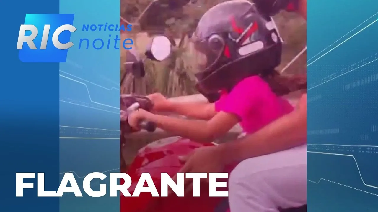 Criança pilota moto na PR-445, enquanto homem senta na garupa; vídeo mostra a ocorrência