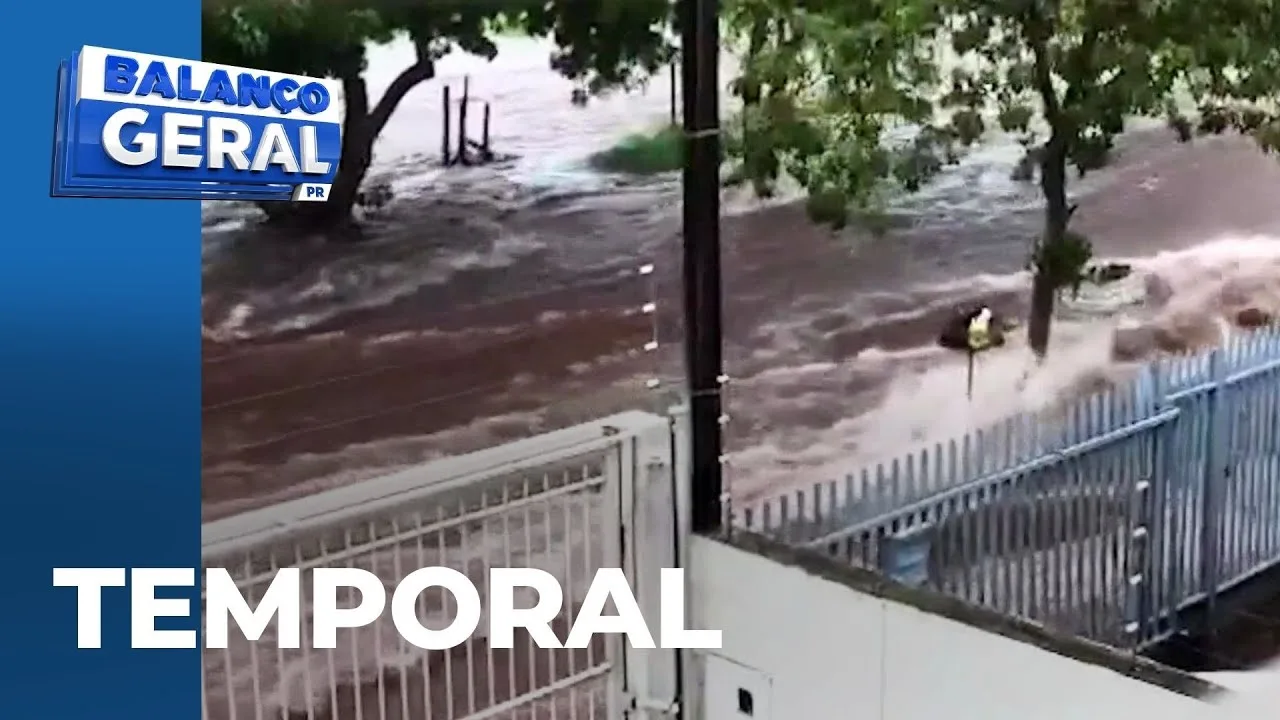 Tempestade: moradores registram alagamentos em Paranavaí; ainda, temporal derruba árvores
