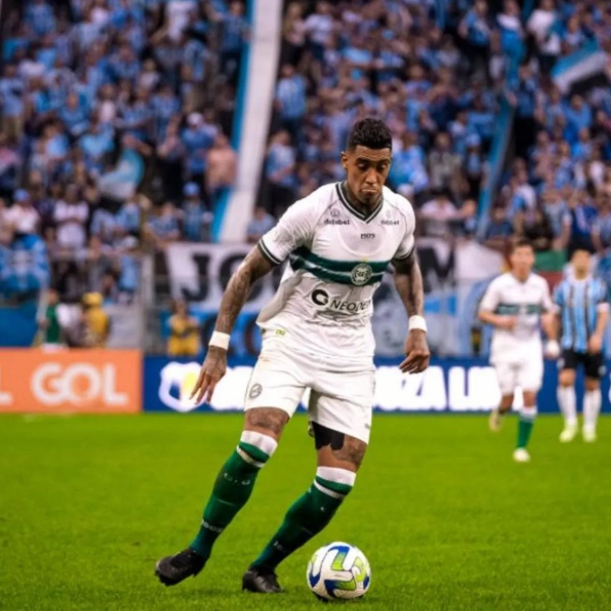 Alef Manga tem retorno adiado no Coxa; Rogério Scarione conta tudo no Bate Pronto (Foto: Gabriel Thá/ Coritiba)