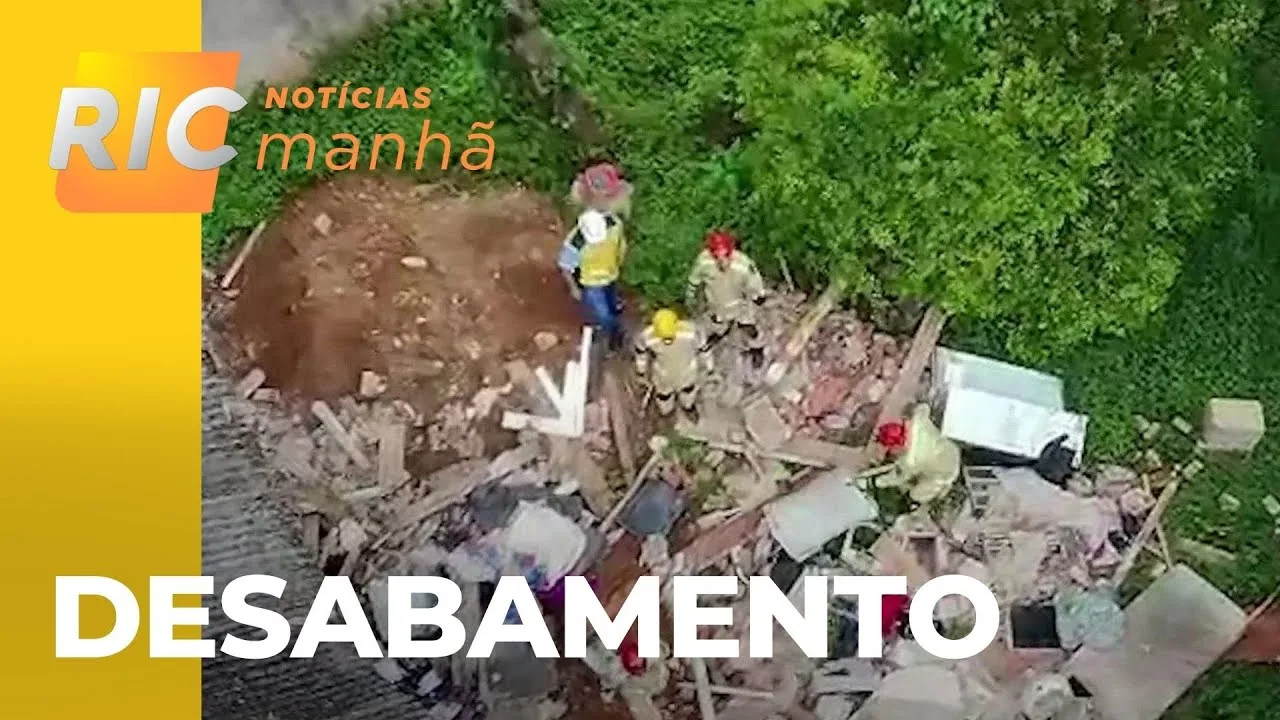 Casa de dois irmãos desaba em Curitiba