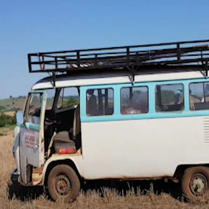 Trabalhador rural morre em acidente com kombi no Paraná