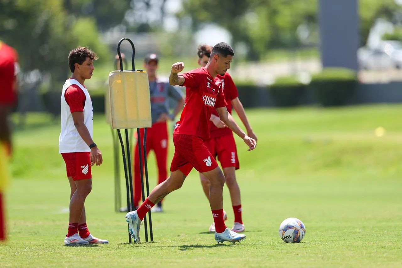 Juninho volta ao Athletico