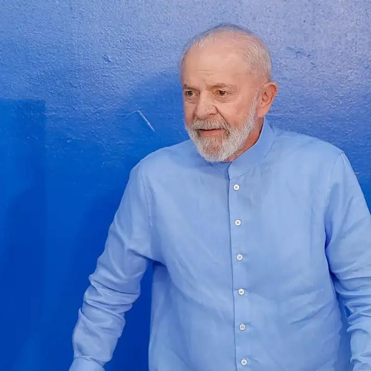 Lula vota em São Paulo e critica fake news nas eleições