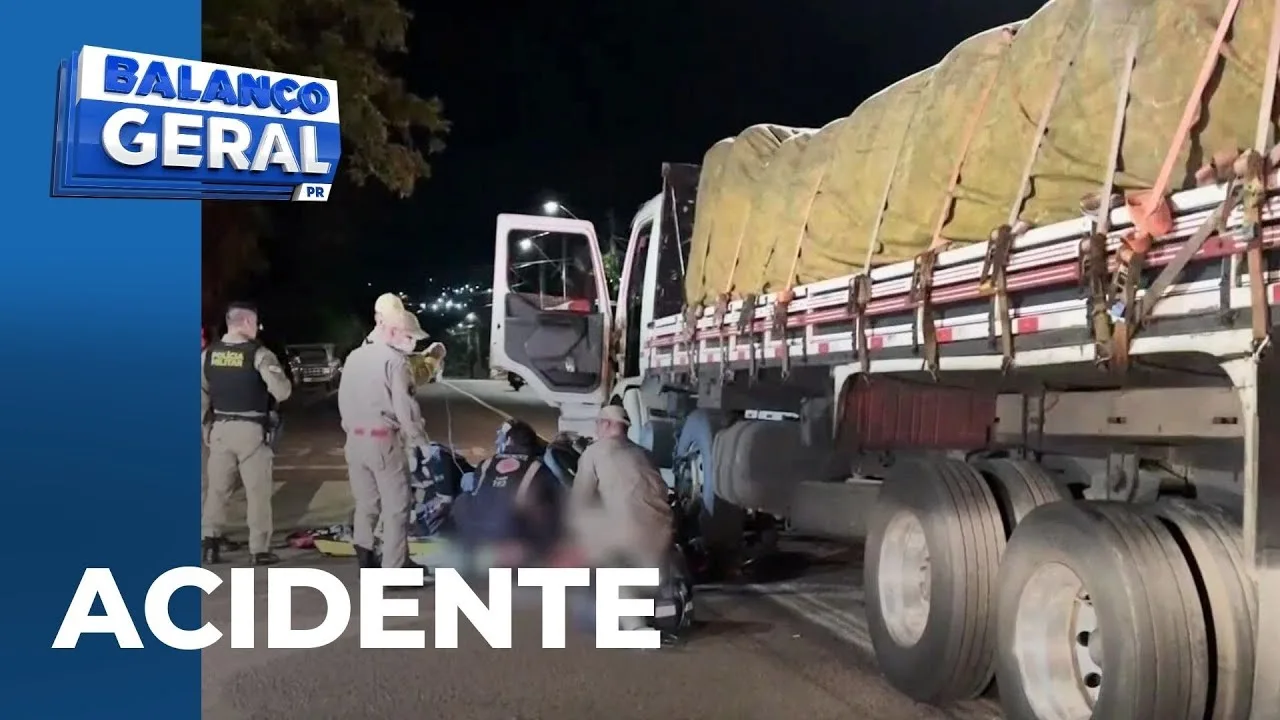 Caminhão bate em moto e arrasta condutora por mais de 20 metros