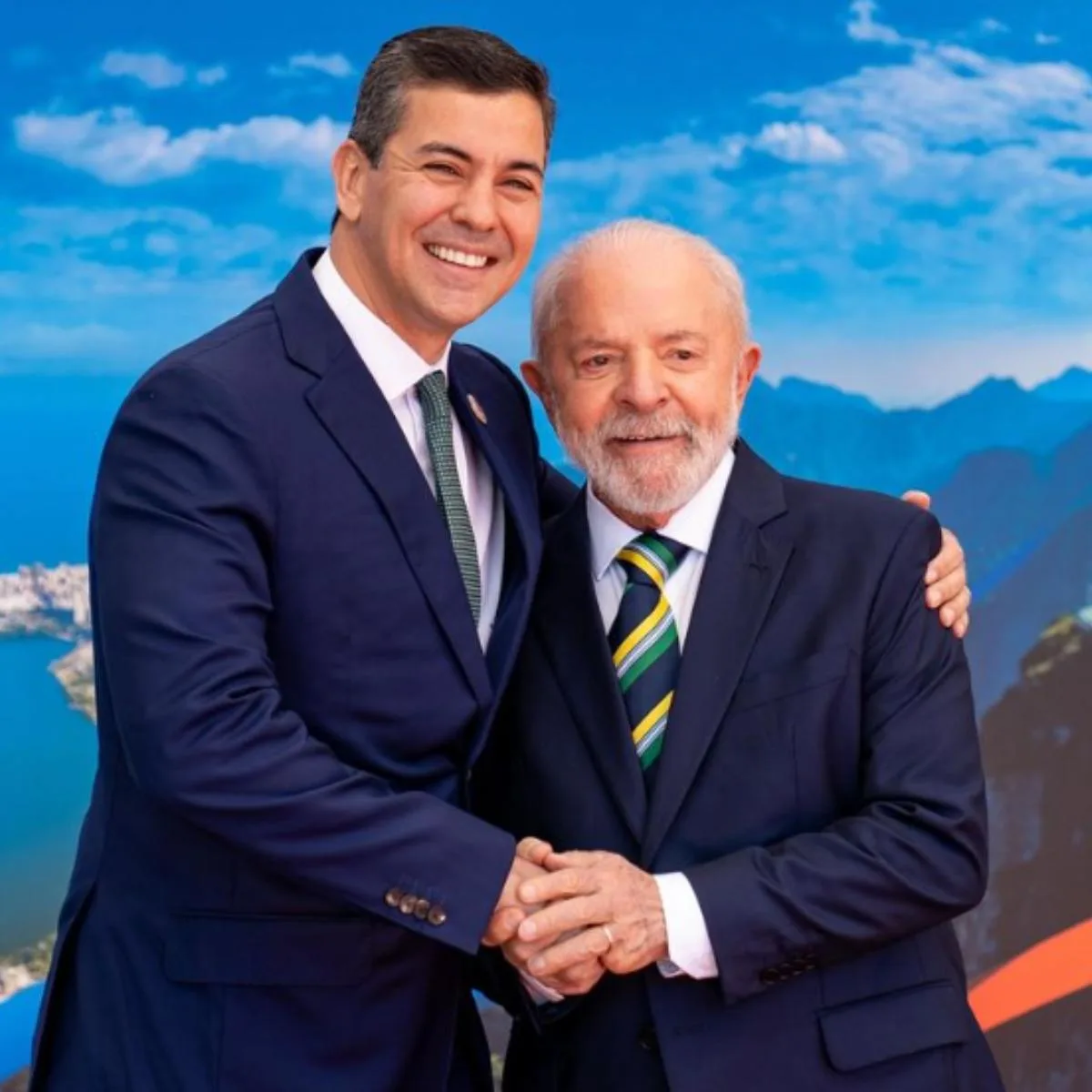 Presidente do Paraguai sente fortes dores no peito e é internado no Rio de Janeiro