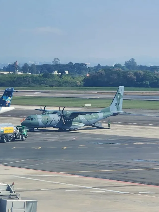 Avião responsável por translado de vítimas de acidente na BR-376 pousa no PR