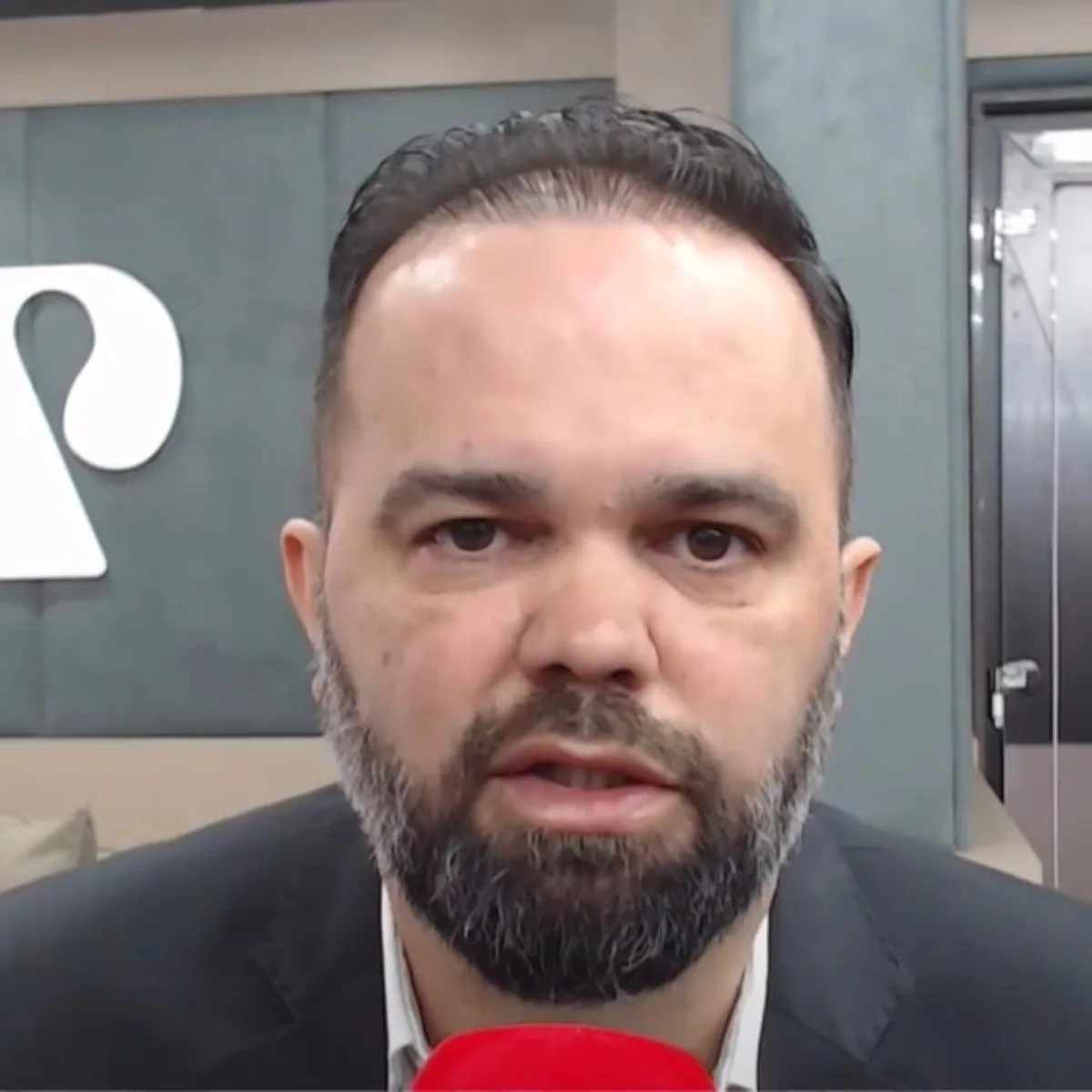Em entrevista ao Jornal da Manhã da Jovem Pan, o secretário da educação do Paraná, Roni Miranda Vieira, afirmou que as consultas públicas do programa Parceiro da Escola, que acontecem até a próxima segunda-feira (9), são um "momento histórico para a educação". De acordo com ele, a forma como a votação será realizada permite que a "decisão seja de quem é responsável pelos seus filhos, que quer o melhor para o futuro do seu filho".
