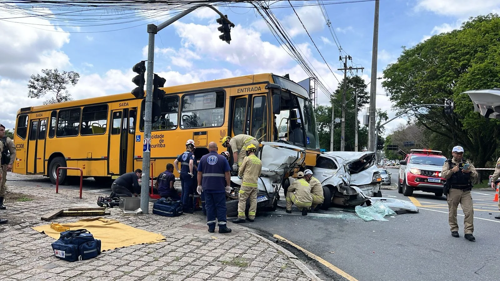Investigação do acidente com ônibus em Curitiba é destaque no RIC Notícias Noite