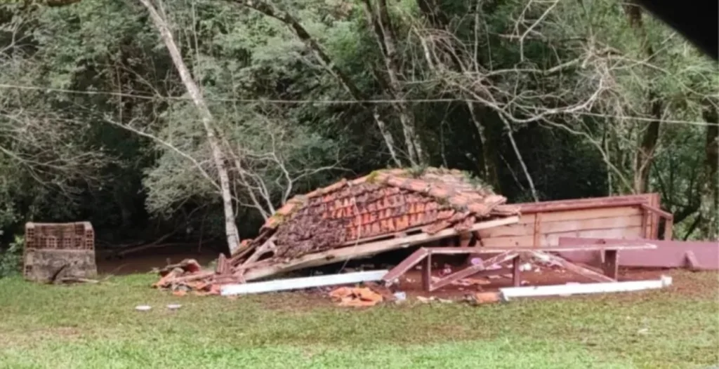bebê gravemente ferido após quiosque desabar em sua festa de um ano em Catanduvas