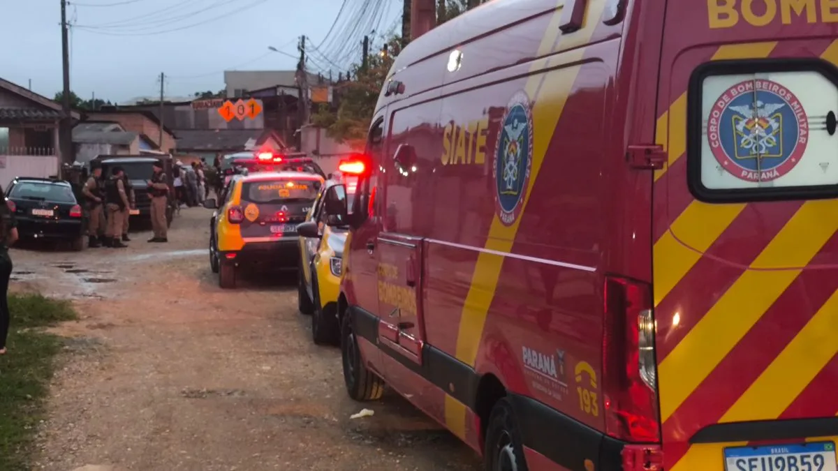 Homem é morto a tiros na frente da namorada na Grande Curitiba