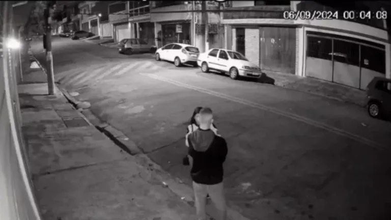 Imagens de câmera de segurança registraram assalto