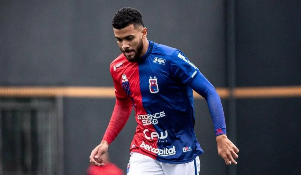 félix jorge jogando pelo paraná clube