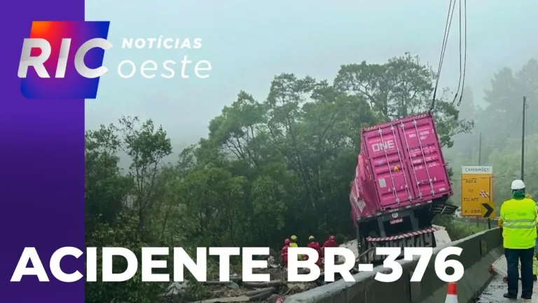 Acidente na BR-376: caminhão esmaga van no PR e deixa 9 atletas mortos