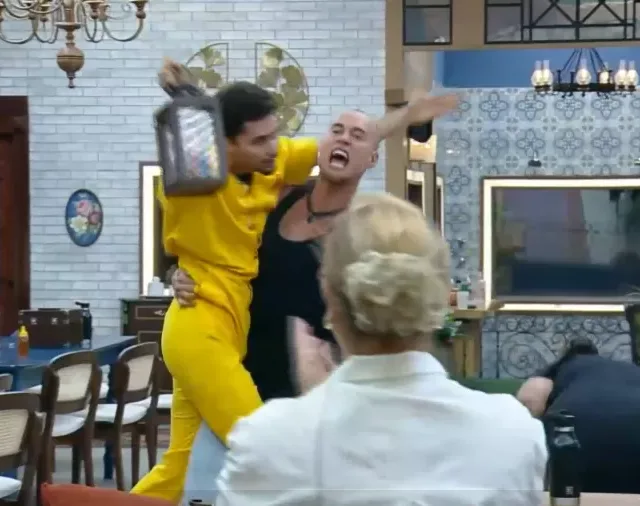 Gui Vieira vence Prova de Fogo e comemora com Yuri (Imagem: Reprodução / PlayPlus)