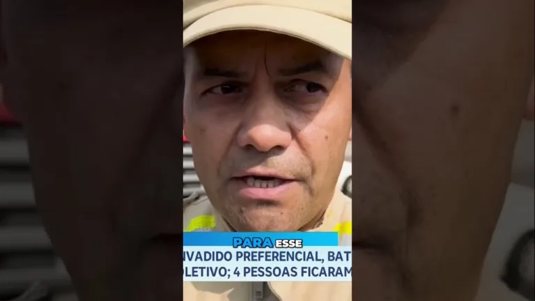 Carro, que teria invadido a preferencial, bate em ônibus do transporte coletivo e deixa 4 feridos