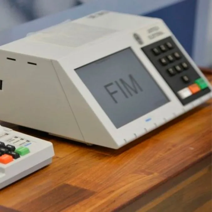 Urnas eletrônicas com problemas foram substituídas no Paraná