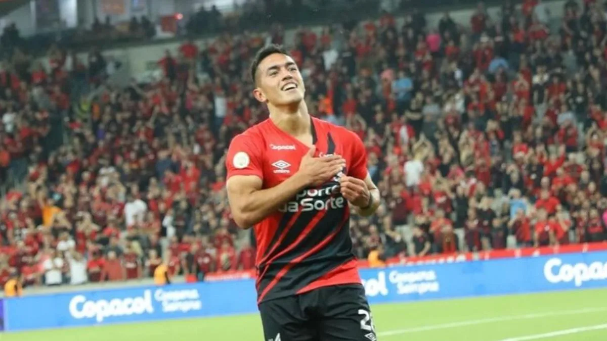 Athletico vence o Atlético-GO e encaminha permanência na Série A