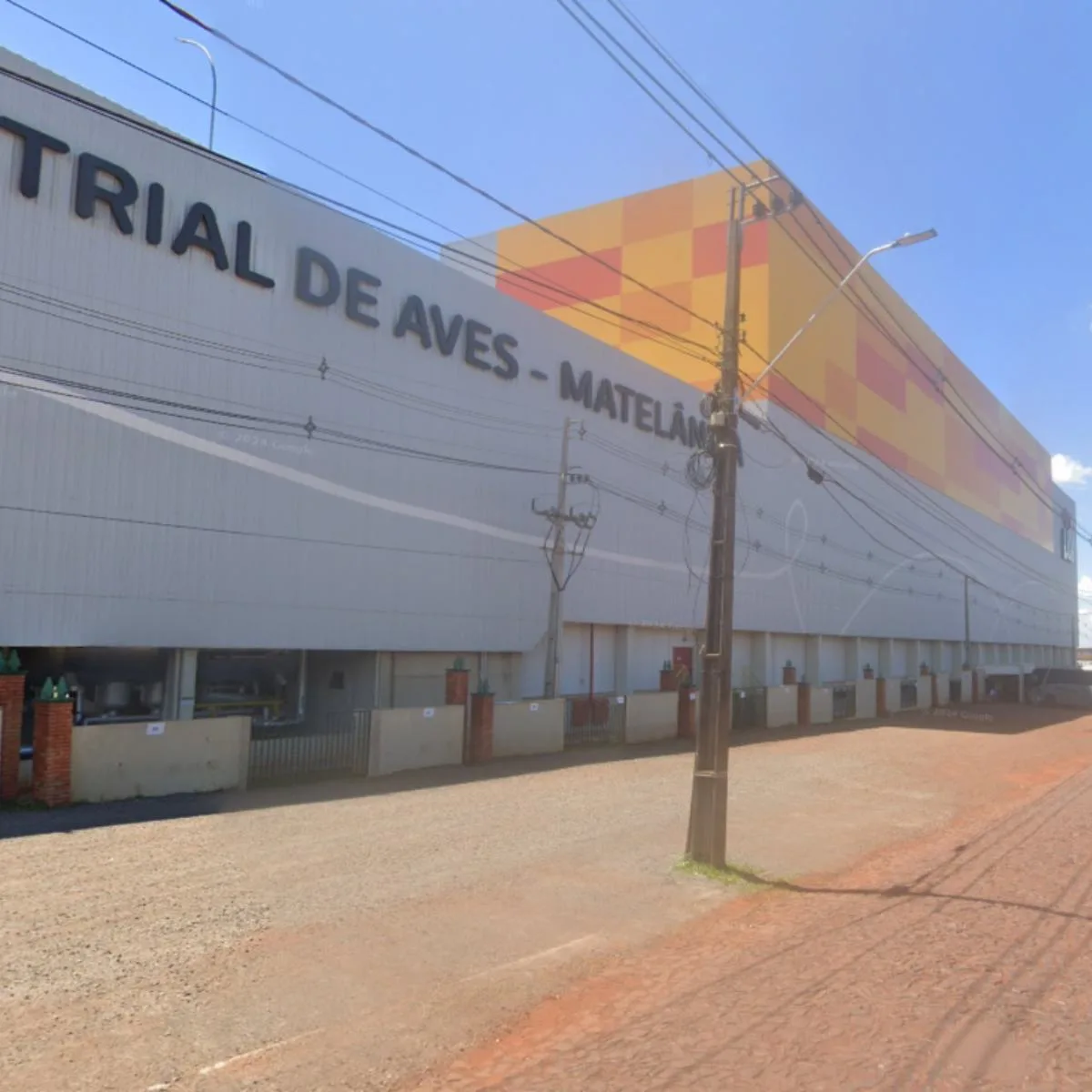 Jovem é morto com facada em discussão por ciúmes com colega em frigorífico no PR