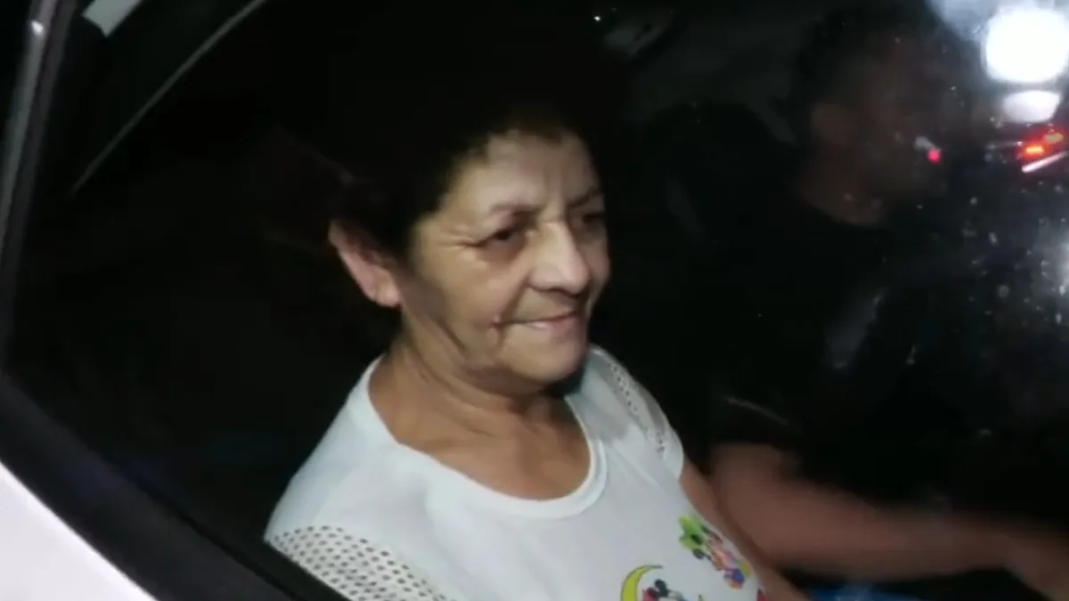 A mulher acusada pela morte de dois irmãos, por envenenamento, em Parnaíba, no litoral do Piauí, deixou a cadeia após cinco meses. Lucélia Maria da Conceição, de 52 anos, foi libertada da prisão depois que um laudo pericial mostrou que a os cajus que ela doou à família das crianças não tinham veneno. A suspeita deixou a penitenciária na noite de segunda-feira (13).
