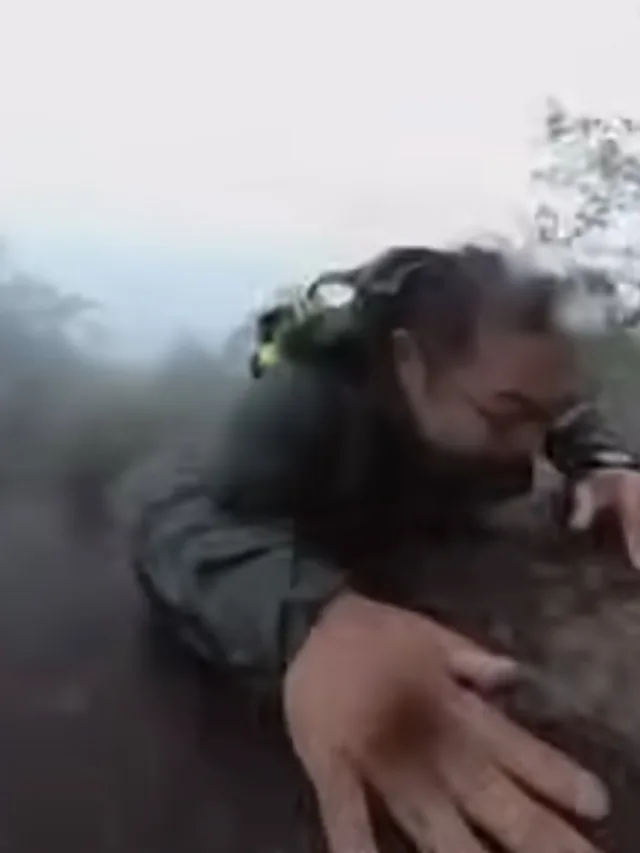 Montanhista filma momento desesperador em que escorrega de penhasco; vídeo