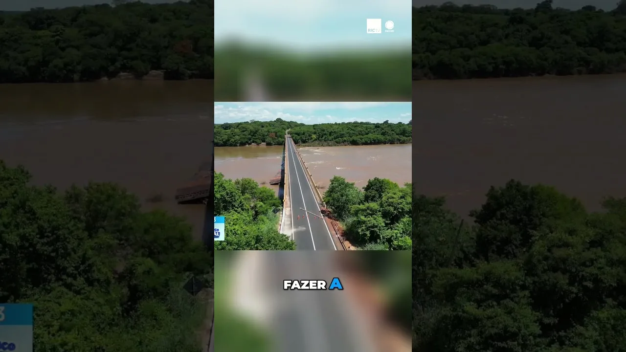 Balsa, que foi arrastada e bateu contra ponte na PR-317, ainda não foi removida