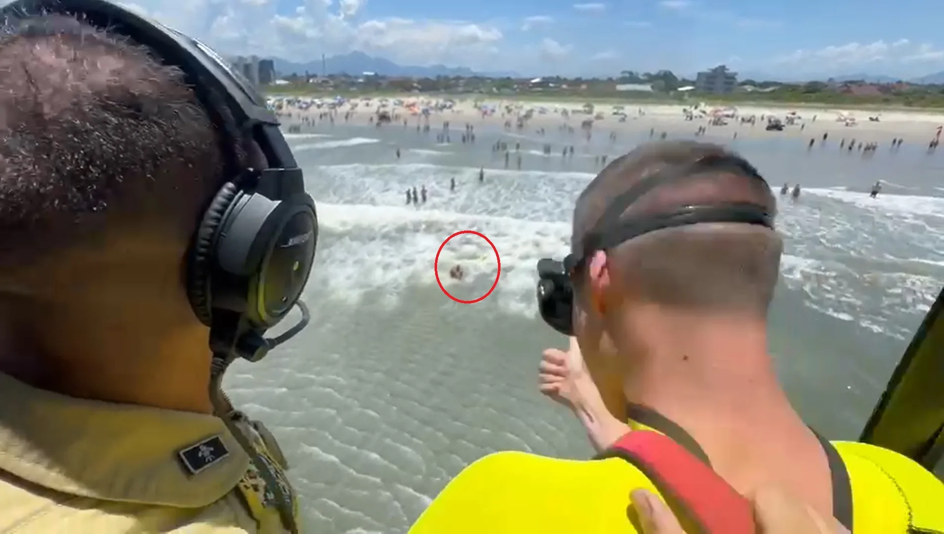 Adolescente se afoga por dez minutos e é resgatado no Litoral do Paraná