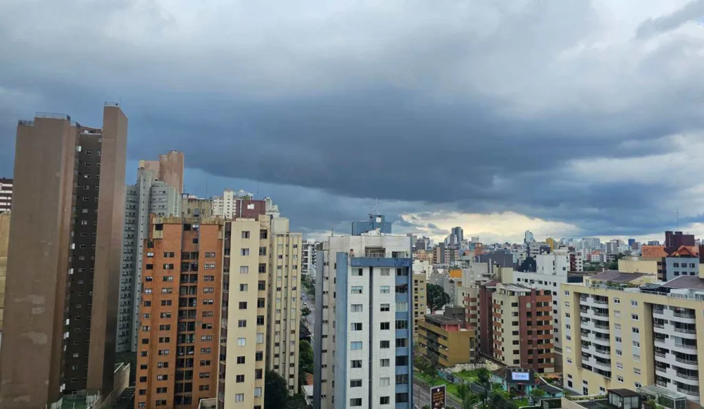 Temporal atinge o Paraná com chuvas intensas; veja quando e onde