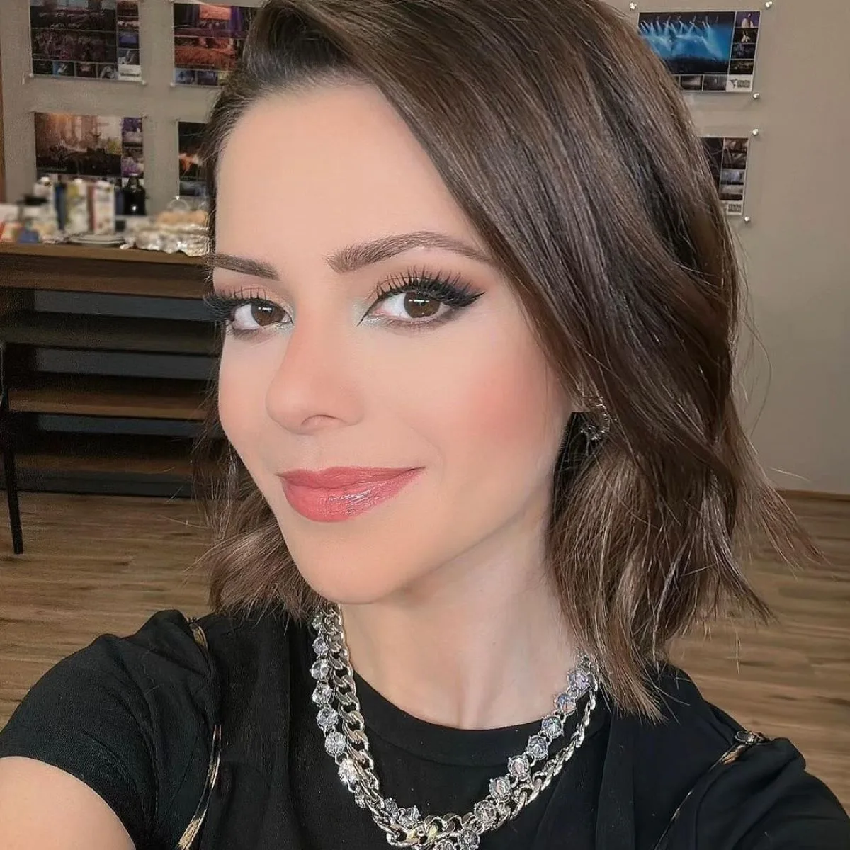 Sandy está namorando? Veja na Hora da Venenosa