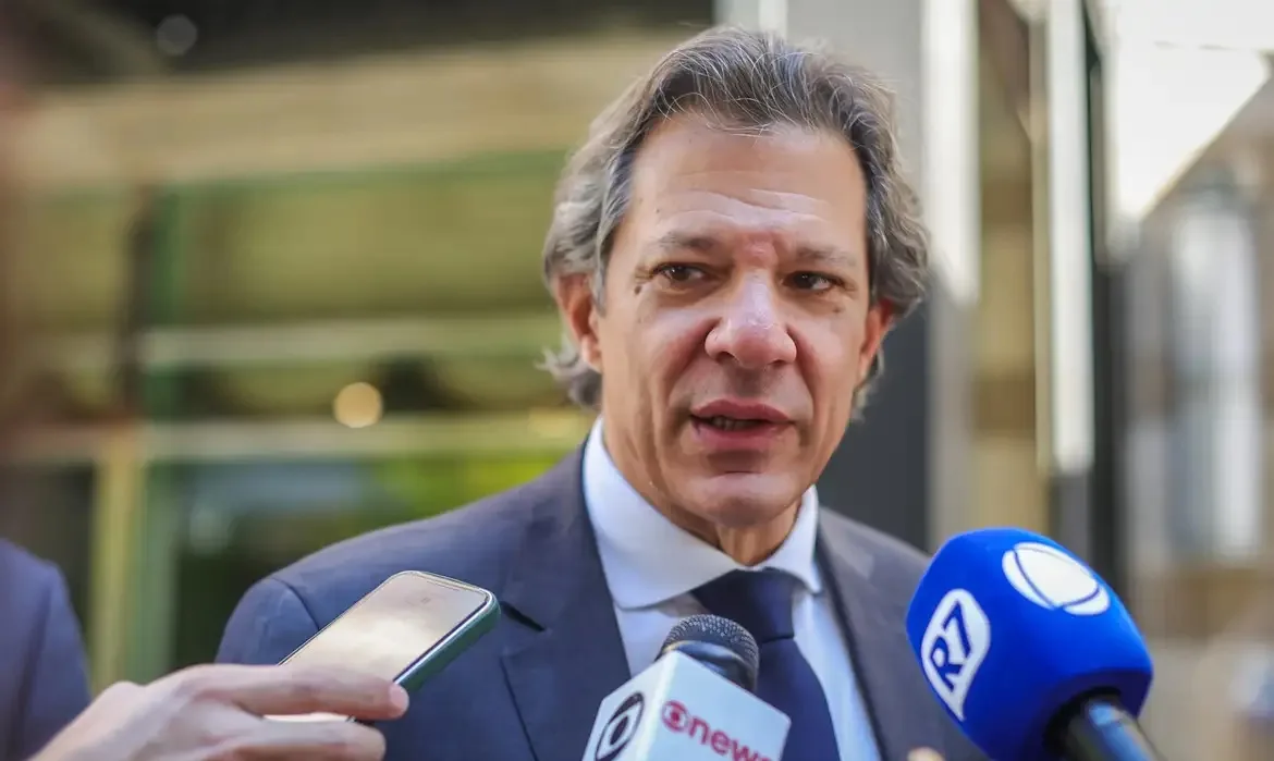 Haddad confirma ampliação da isenção do IR e economia de R$ 70 bilhões em gastos