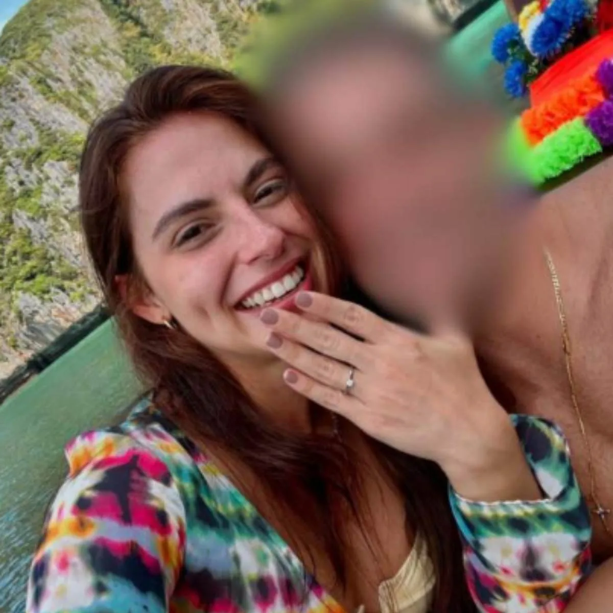 Carolina Caneles: médica brasileira noivou antes de morte em incêndio na Tailândia