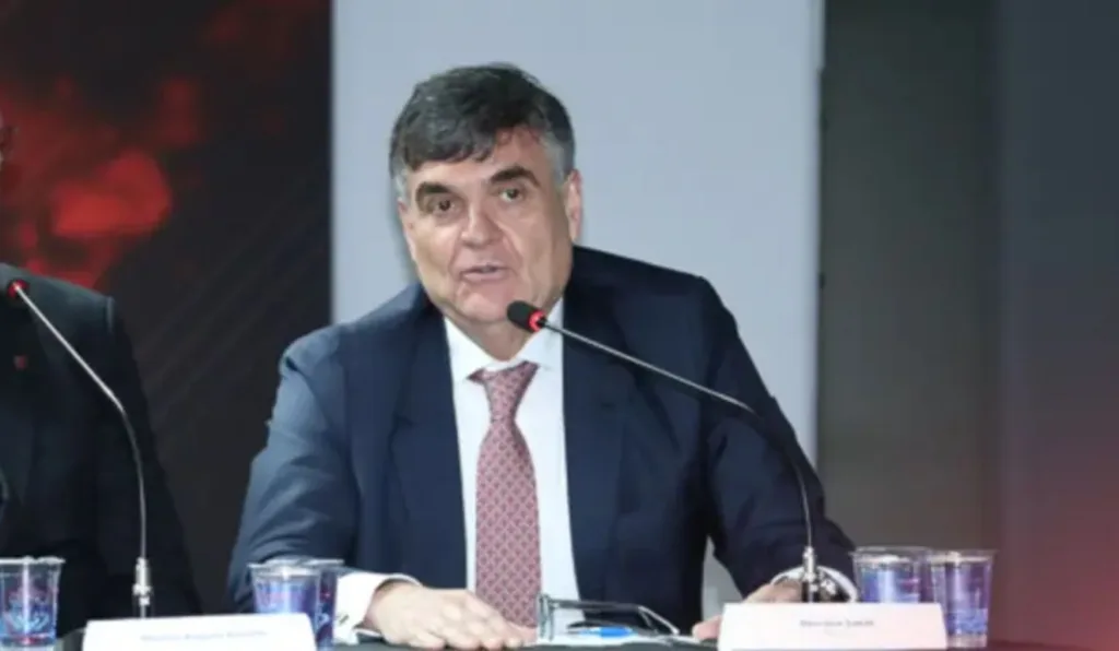 gaede em entrevista no athletico