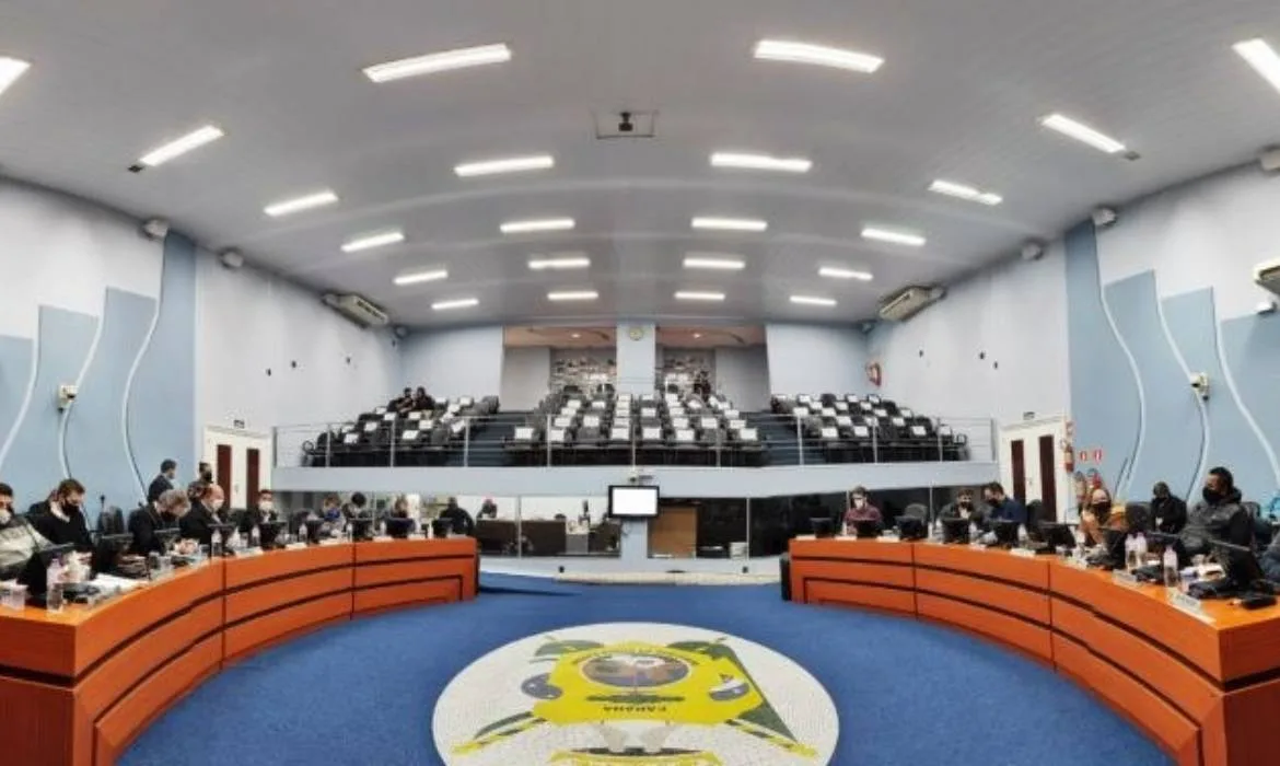 Alguns vereadores do Paraná terão aumento de mais de R$ 7 mil; veja no Jornal da Manhã