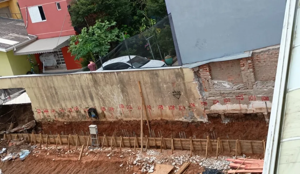 Obra em que trabalhadores foram soterrados em Colombo