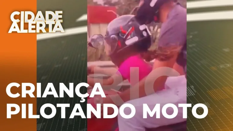 Criança é flagrada pilotando moto na PR-445