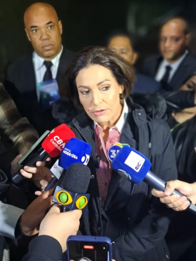 Cristina Graeml (PMB) chegou a sede do Grupo RIC por volta das 20h10, deste sábado (19)