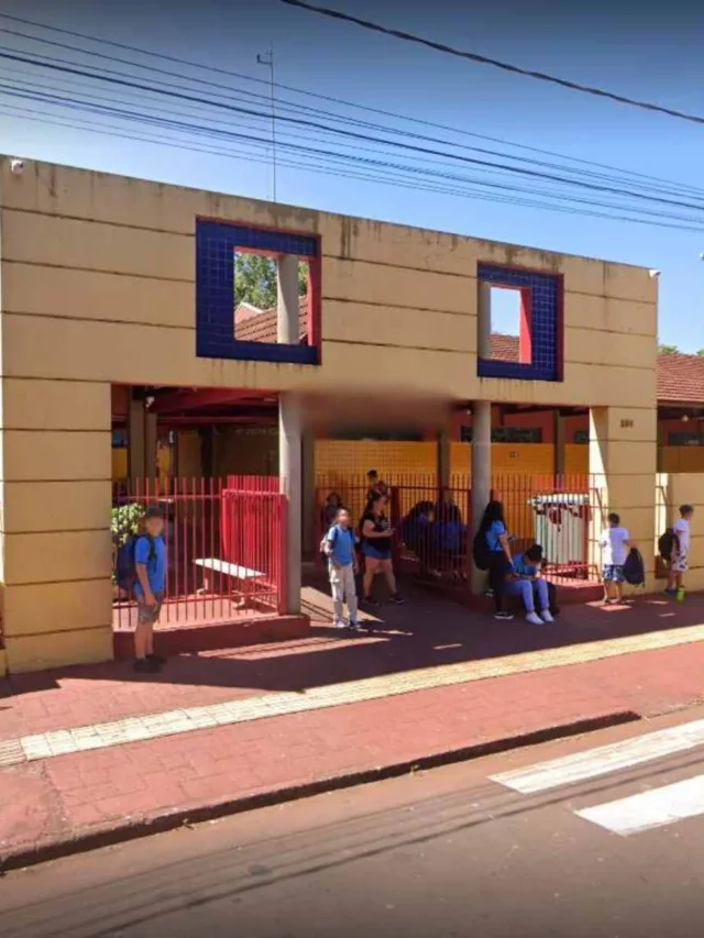 Aluna esfaqueia dois estudantes durante briga em banheiro de escola no PR