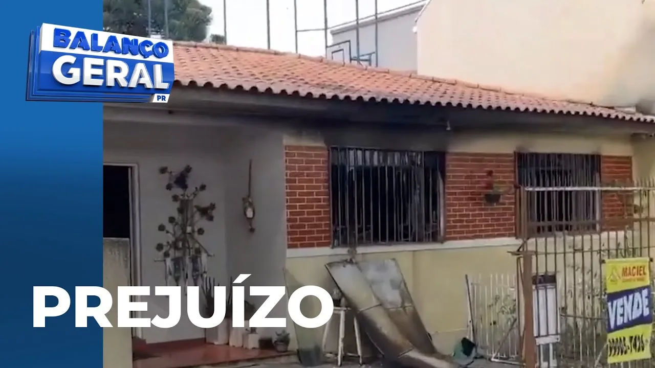 Vela causa incêndio e destrói parte de casa no bairro Ahú