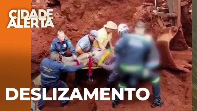 Trabalhador resgatado com vida após deslizamento de terra