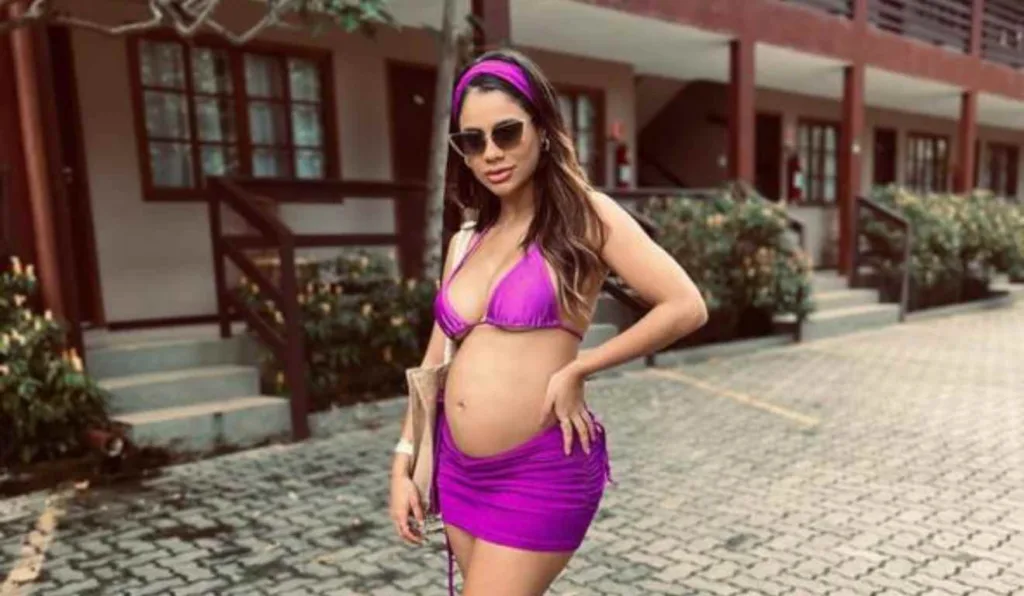 Lexa grávida de seis meses