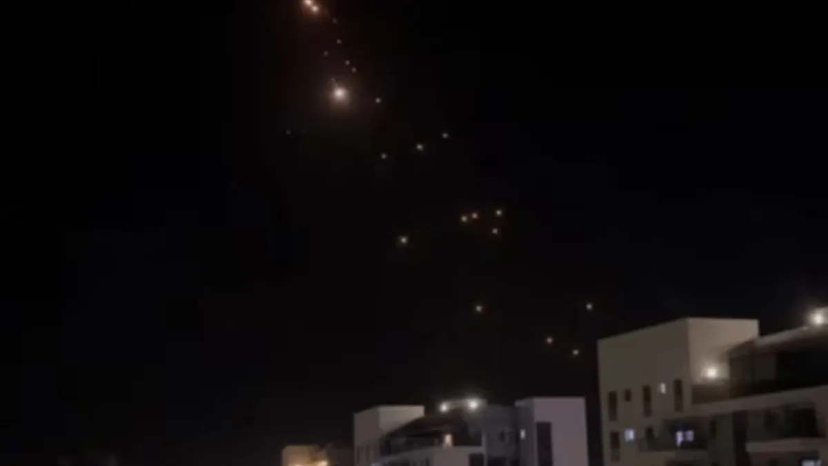 Mísseis caindo em Israel