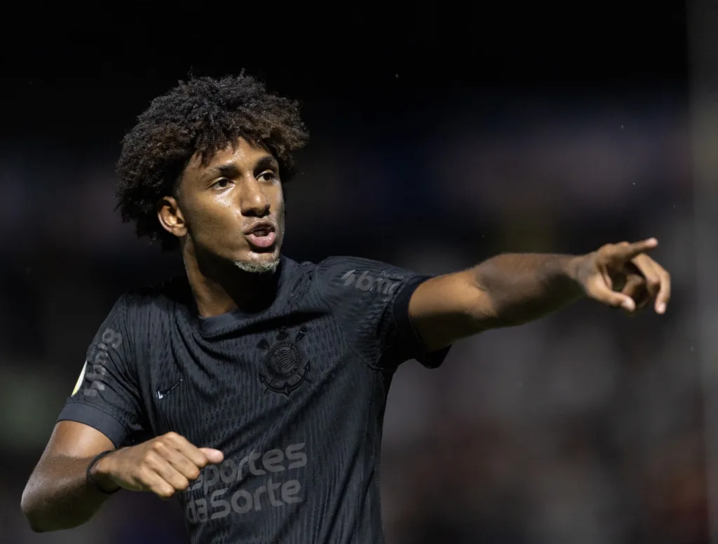 Talles Magno com a camisa do Corinthians, durante duelo contra o Red Bull Bragantino
