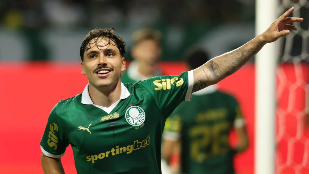 Maurício comemora gol marcado no Allianz Parque.